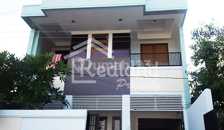 Rumah di daerah Halmahera , Semarang ( On 7826 ) 1