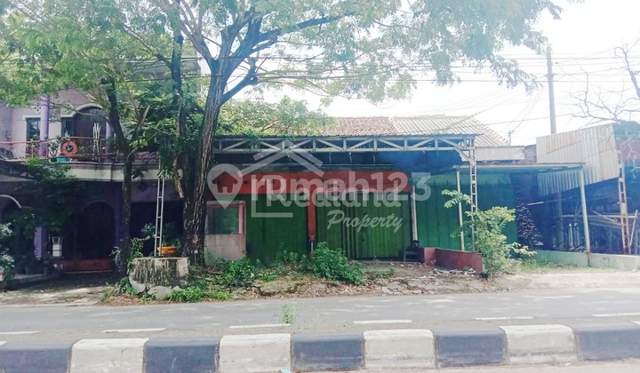 Ruko di daerah Woltermonginsidi , Semarang ( Me 7723 ) 1