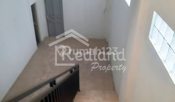 Ruang Usaha di Jl Raya Mijen , Semarang ( Jo 8646 ) 2