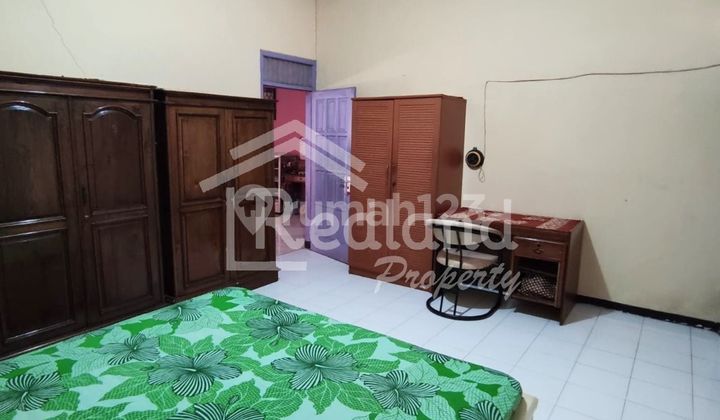 Shop house on Mayjen Sutoyo, Wiradesa (Me 7949) 2