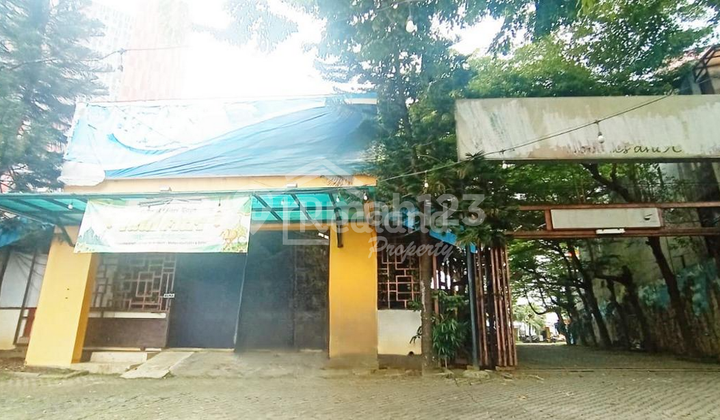 Business Space in the Tembalang Area, Semarang (Me 7720) 1