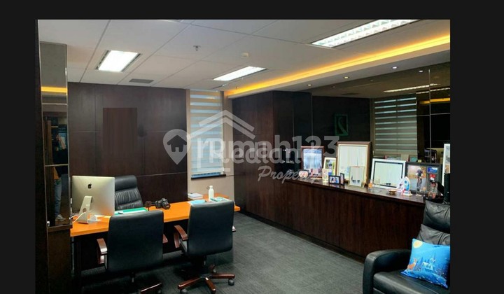 Ruang Usaha di Pandanaran , Semarang ( Jo 8567 )