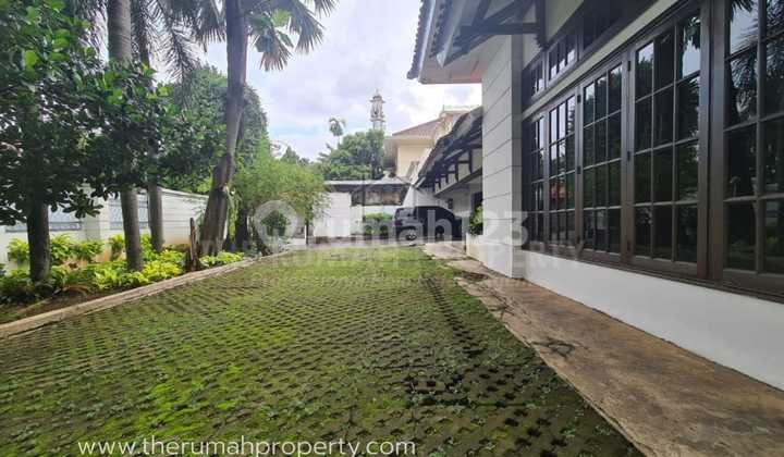 Rumah Satu Lantai Dengan Lokasi Strategis Dekat Kawasan Senayan  4