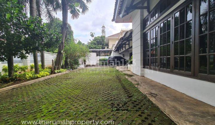 Disewakan Rumah Dengan Halaman Luas Dan Asri di Simprug Golf  4