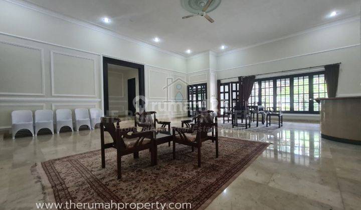 Disewakan Rumah Dengan Halaman Luas Dan Asri di Simprug Golf  7