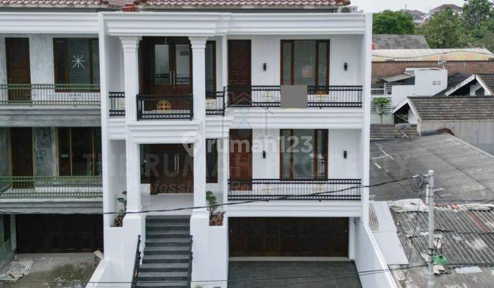 Rumah Baru 3 Lantai Private Pool Modern Klasik Petukangan Area 2