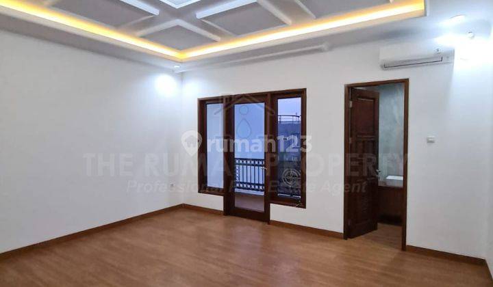 Rumah Baru 3 Lantai Private Pool Modern Klasik Petukangan Area 14