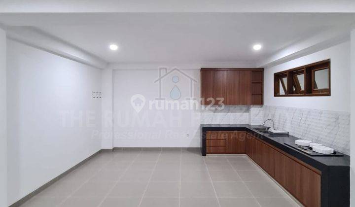 Rumah Baru 3 Lantai Private Pool Modern Klasik Petukangan Area 17