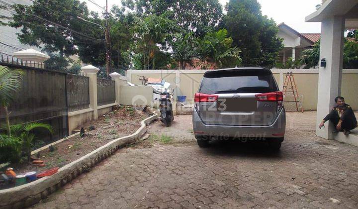 Disewa Rumah 2 Lantai Modern Minimalis Akses Parkir Luas di Kalibata 4