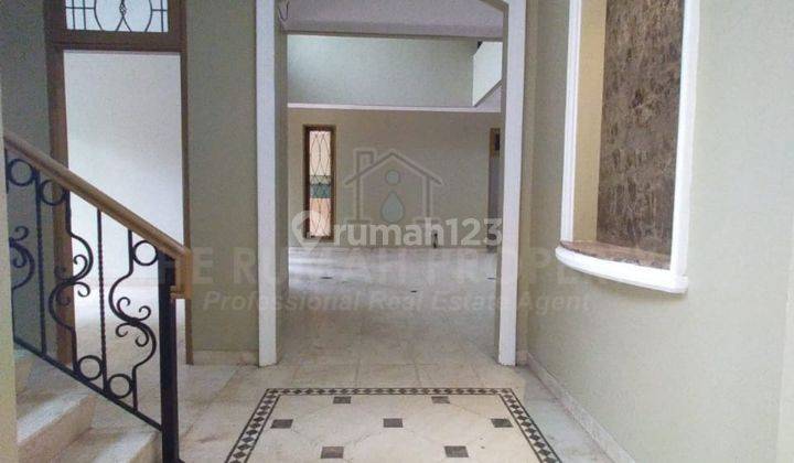 Disewa Rumah 2 Lantai Modern Minimalis Akses Parkir Luas di Kalibata 10