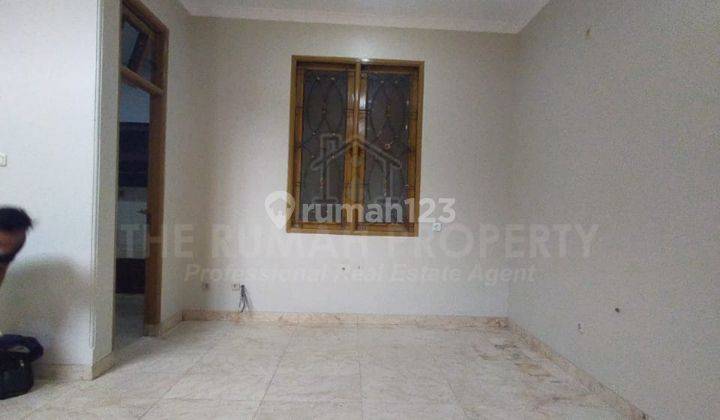 Disewa Rumah 2 Lantai Modern Minimalis Akses Parkir Luas di Kalibata 18