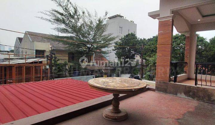 Disewa Rumah 2 Lantai Modern Minimalis Akses Parkir Luas di Kalibata 34