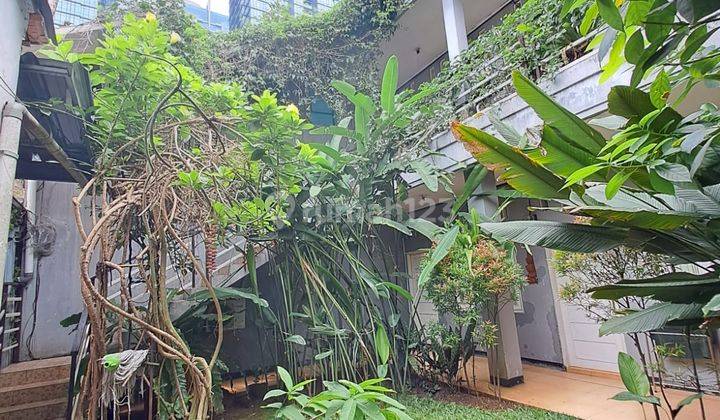 Rumah Hitung Tanah Cocok Untuk Komersil Lokasi Strategis di Scbd 7