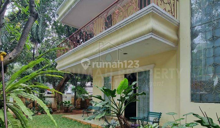 Rumah Depan Taman Komplek Perumahan Kebayoran Baru Jalan Lebar 2