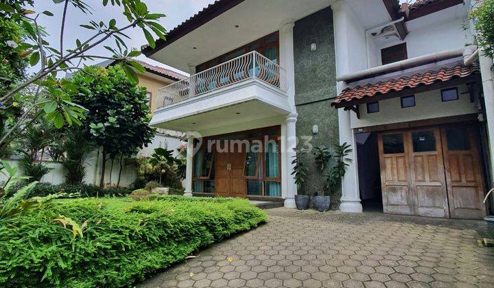 Rumah Mewah Dengan Area Hijau Luas Dan Juga Layak Huni Kebayoran Baru 1