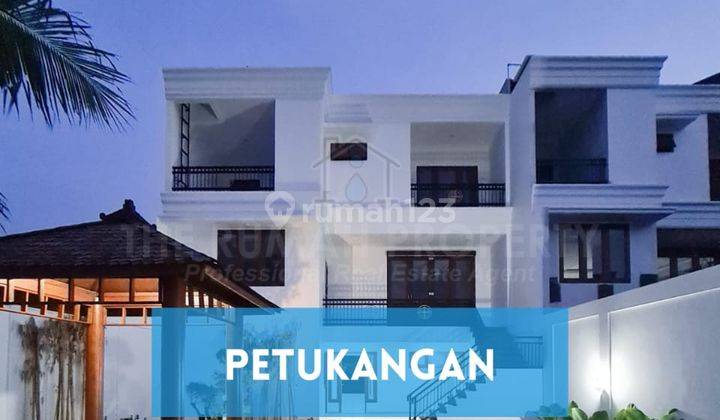 Petukangan Brand New Modern Classic House With Private Pool Backyard 1