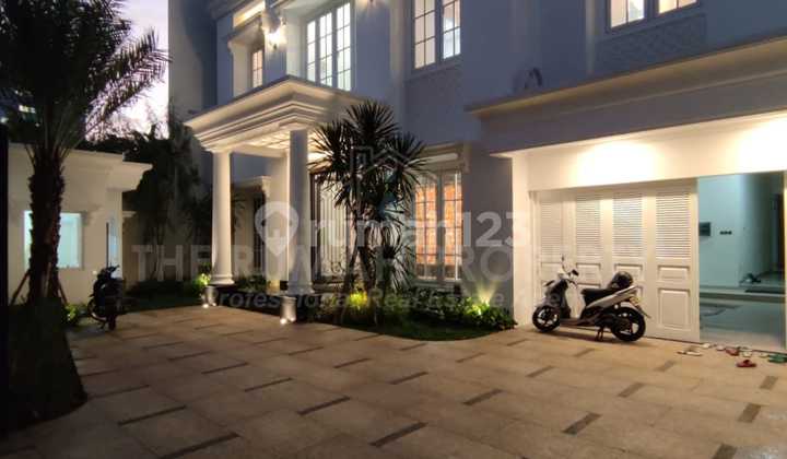 Rumah Mewah Klasik Pondok Indah Lantai Marmer Lingkungan Perumahan Elit