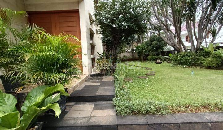 Rumah Modern Lingkungan Ellit Simprug Golf Jakarta Private Pool 2