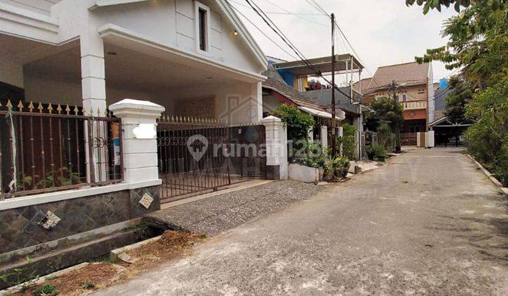 Dijual Rumah 2 Lantai Terawat Dalam Komplek di Area Pondok Gede 2