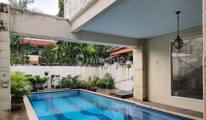 Rumah Dalam Komplek Asri Dilengkapi Private Pool di Lebak Bulus 1