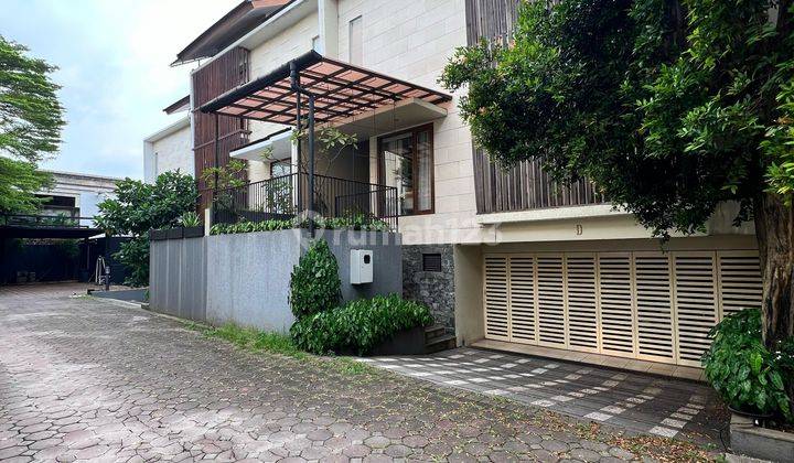 Rumah Private Pool Dallam Townhouse di Kemang Jaksel Ada Basement Lokasi Strategis 1