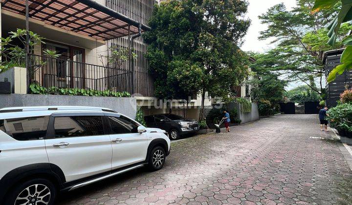 Rumah Private Pool Dallam Townhouse di Kemang Jaksel Ada Basement Lokasi Strategis 2