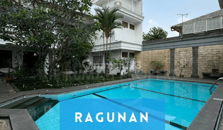 Rumah Mewah Ragunan Pribvate Pool Halaman Luas Kondisi Terawat 1