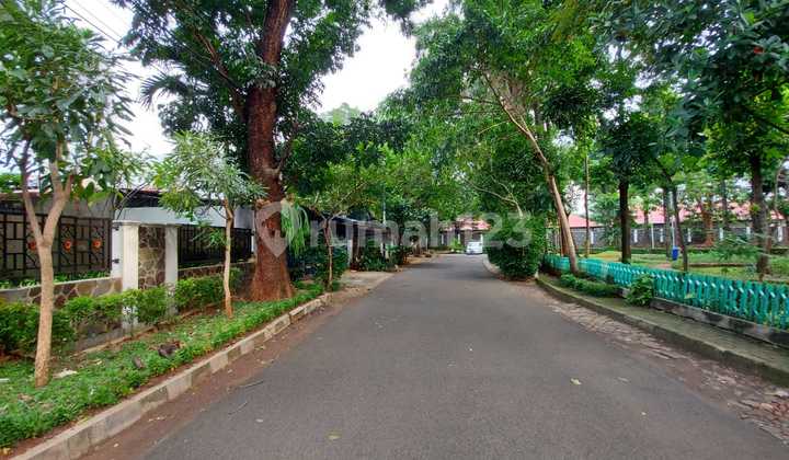 Rumah Hitung Tanah Prapanca Kebayoran Baru Jaksel Depan Taman