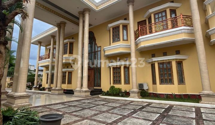 Luxury House in Cimanggis Classic Modern Furnished Spacious Land with Pavilion
