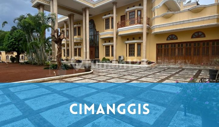 Luxury House in Cimanggis Classic Modern Furnished Spacious Land with Pavilion