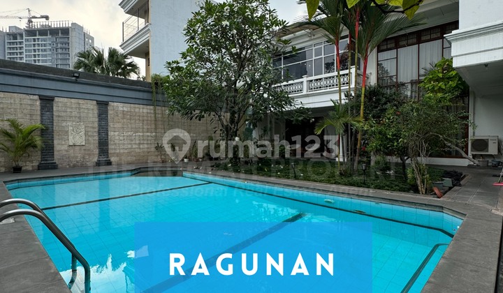 Rumah Asri Ada Kolam Renang di Ragunan Jalan Lebar Rumah Asri Ada Kolam Renang di Ragunan Jalan Lebar