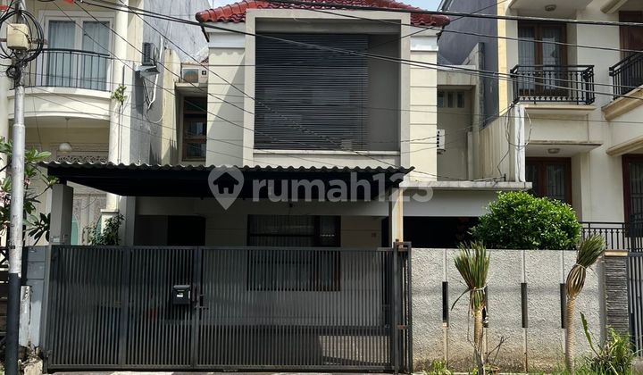 Rumah Minimalis 2 Lantai Pondok Indah Dekat ke Pim