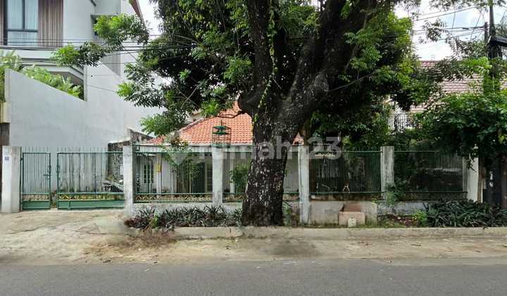 Rumah Tua Dijual Hitung Tanah Jalan Lebar Akses Mudah dan Dekat ke Senopati Lingkungan Tenang