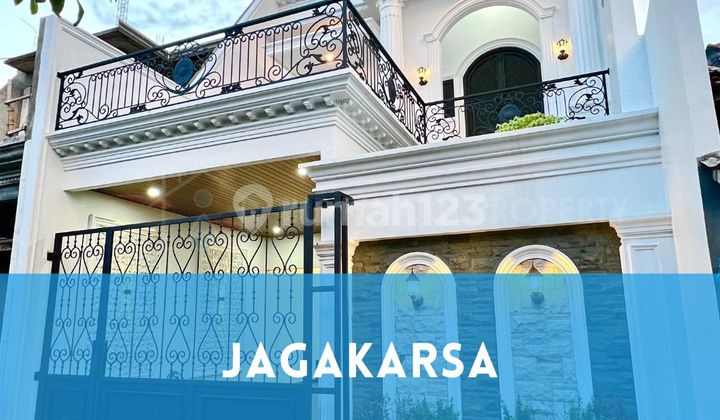 Rumah Baru 3 Lantai dengan Rooftop Luas Siap Huni Dijual