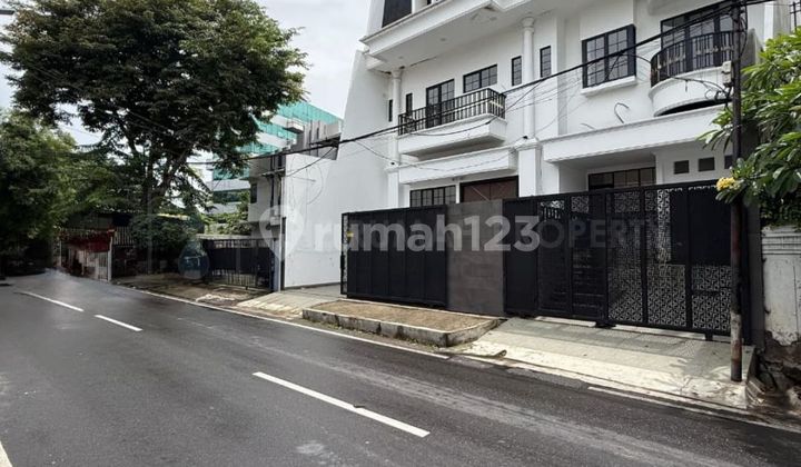 Rumah Baru Tomang Jakarta Barat Pinggir Jalan Ajses Mudah dan Strategis 2