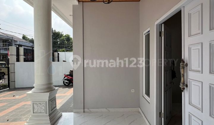 Rumah Baru Desain Modern Private Pool Dalam Komplek Cinere