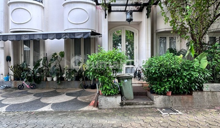 Townhouse Bagus Private Pool Pondok Labu Akses Jalan Lebar 2