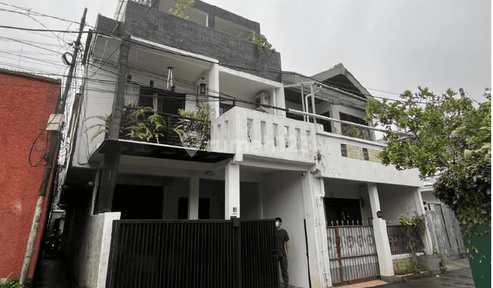 Rumah 3 Lantai SHM di Kemang Utara E 51, Jakarta Selatan 1