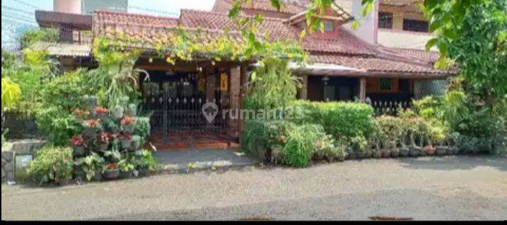 Jual Rumah Strategis Taman Meruya Ilir 1