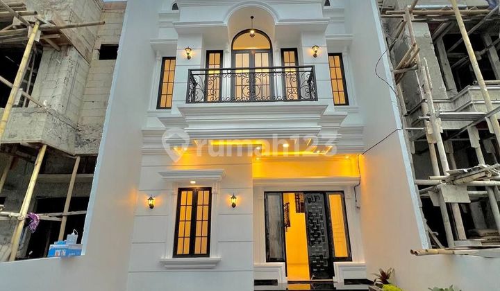 Rumah siap huni 3 Lantai