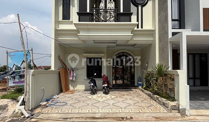 Rumah Baru 3 Lantai Pinggir Jalan Raya SHM