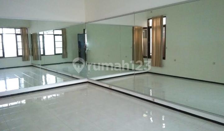 DIJUAL RUMAH SEMI FURNISHED DI DHARMAHUSADA 2