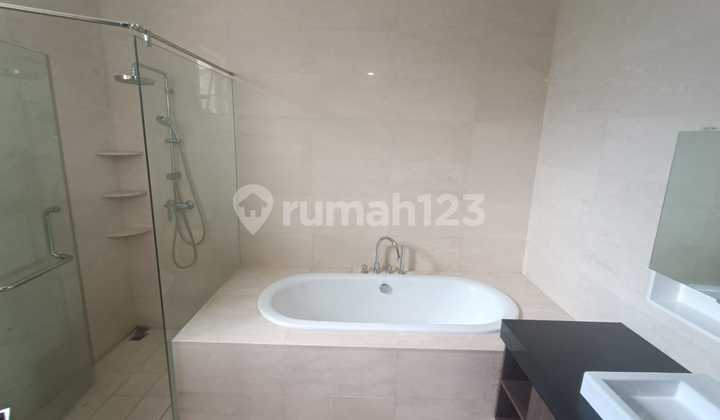 Dijual sewa Rumah Mewah Hook Komplek Nagoya Valley Residence. 2