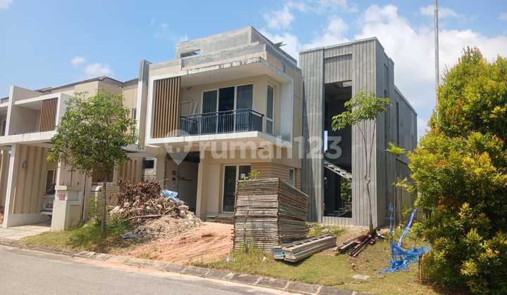 Di Jual Rumah Hook Tengah 2.5 Lantai.orchad Park Batam.btuh Renov