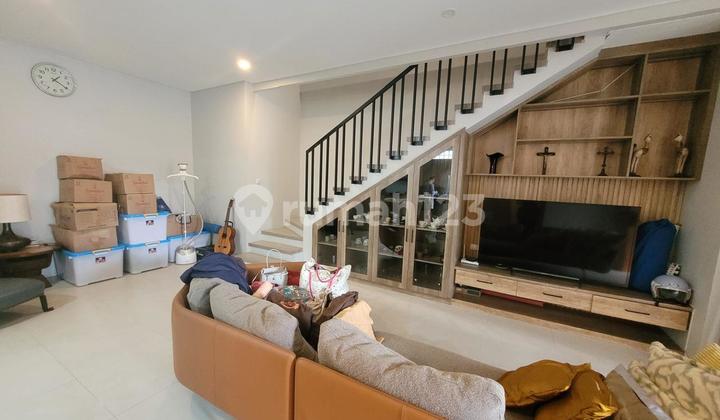 For Sale: Ready-to-Occupy House in Setra Duta 2