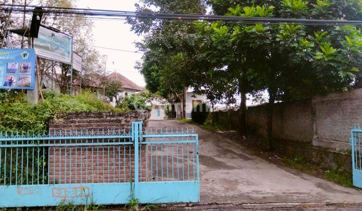 Di Jual tanah luas 1700 meter Cartil Cimenyan bentuk Tanah persegi 4 SHM / 124 Tumbak,
Lebar muka hadap jalan aspal 30 meter, 
Lokasi strategis dikelilingi Villa mewah dan satu sisi batas sungai yg jernih, didepan tanah pintu gerbang Yayasan  2