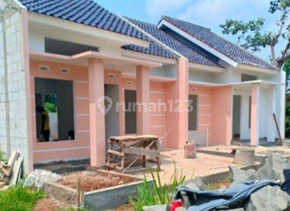 Promo Kemerdekaan Dijual rumah nyaman diskon 100 juta u pembelian Cash keras dan diskon 50 juta rupiah untuk KPR, Luas tanah 75 meter persegi luas bangunan 43 meter persegi lokasinya strategis tunggu apa lagi siapa cepat dapat di Kavling Polri Arco Depok, 1