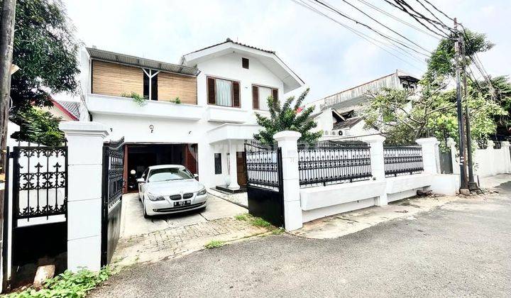 Dijual rumah murah strategis Pejaten Jakarta Selatan Sebelah Australian internasional school Pejaten Barat 2 menit ke Kemang, Jaksel, 2 menit ke Pejaten village Mall bebas banjir akses jalan buntu bukan lalu-lalang kendaraan nyaman, 5 menit ke Pintu tol T 2