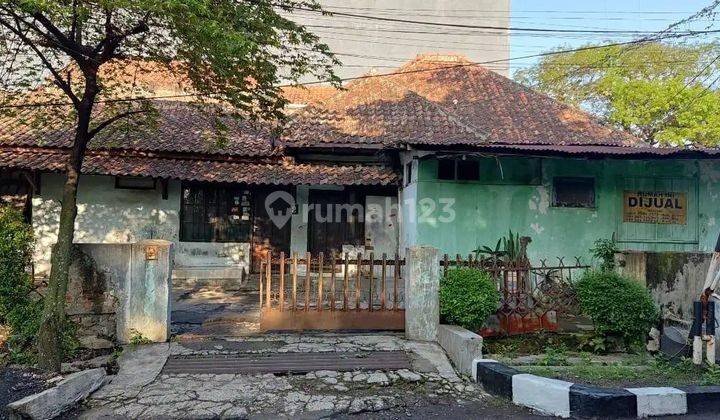 Luas Tanah : +- 350m2luas Bangunan : +- 200m2lebar Muka : 25x14jumlah Lantai : 1ltkamar Tidur : 6kamar Mandi : 3listrik : 2200sumber Air : Sumur Borruang Makan : Adaruang Tamu : Adaruang Keluarga : Adatempat Jemur Pakaian : Adacarport/ Garasi : Adahadap(  1
