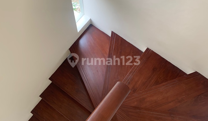 Jual Rumah Mewah Besar Megah Bebas Banjir 16